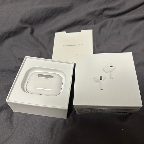 Apple AirPods Pro 2nd Generation With MagSafe Wireless Charging Case - Picture 3 of 7